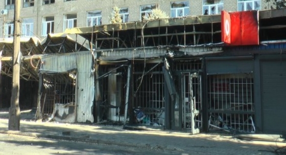 Війська РФ вночі обстріляли Костянтинівку та влучили в адмінбудівлю та склади
