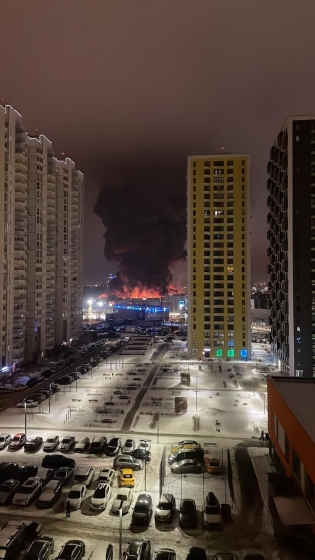 Під Москвою спалахнула масштабна пожежа у торговому центрі