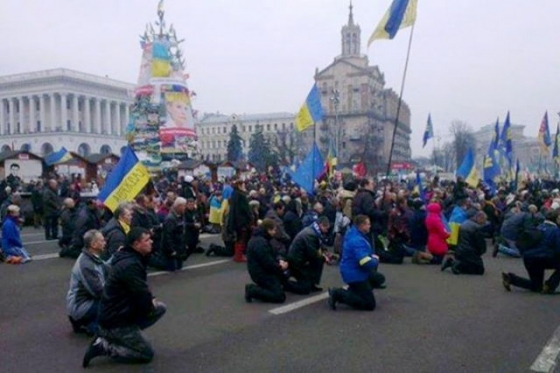 За дымовой завесой показного патриотизма распознается лицемерие власть имущих