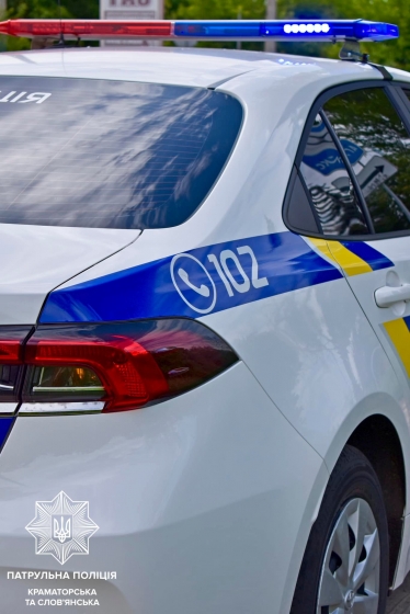 Патрульні виявили чоловіка, який завдав ножове поранення своєму родичу