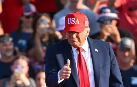 У Німеччині судитимуть коміка за видалені дописи в X про замах на Трампа
