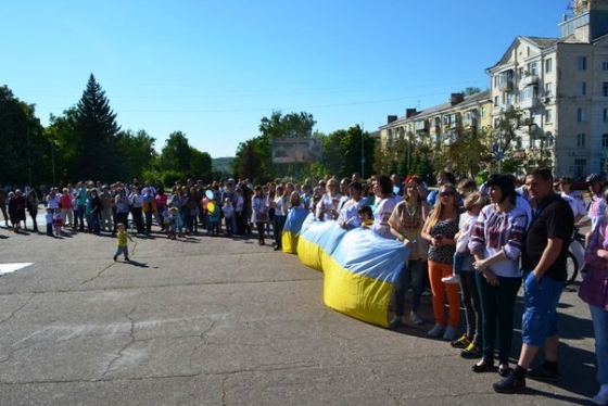 Сегодня в Краматорске прошел флеш-моб в честь Дня вишиванки (фото)