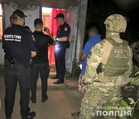 13 человек освободили из трудового рабства не Херсонщине: Люди по 15 часов ежедневно работали на полях местных фермеров (фоторепортаж)
