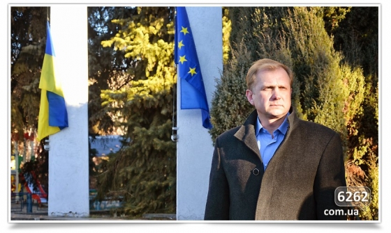 В Славянске подняли флаг Евросоюза (видео)