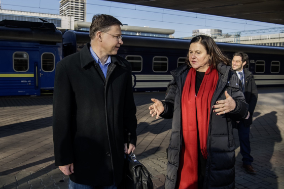Єврокомісар Домбровскіс прибув до Києва: оголосить новий транш допомоги в розмірі 1 млрд євро