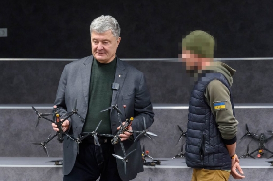 Фонд Порошенка починає проєкт із постачання до ЗСУ дронів-камікадзе