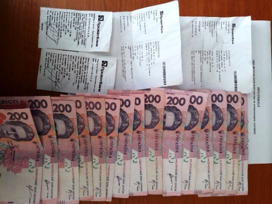 Донецкие прокуроры взяли на взятке в 60 тыс. грн. днепропетровского полицейского