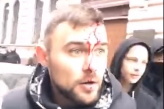 В Харькове со столкновениями оттеснили националистов от &quot;Сбербанка&quot; (видео)
