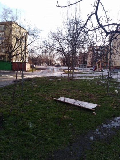 В одном из дворов Мариуполя найдена повешенная женщина 