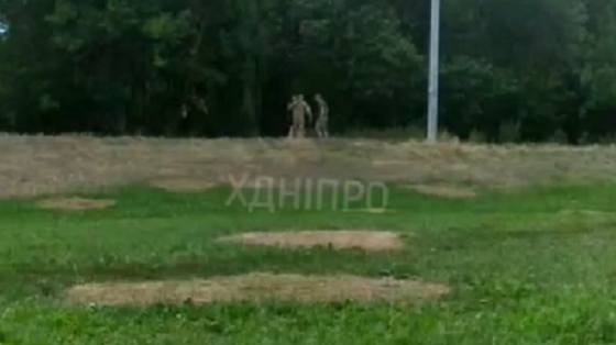 &quot;Стріляй по ногах!&quot;: у Дніпрі &quot;вручали повістку&quot; зі стріляниною в повітря. Поліція проводить перевірку (відео)