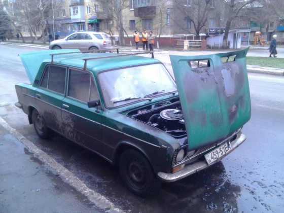 В Краматорске на улице загорелся автомобиль (фото) 