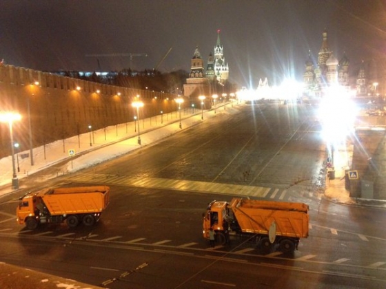 В Москве без объяснения причин перекрывали Красную площадь. Очевидцы говорят о реанимобиле, выехавшем из Кремля (фото)