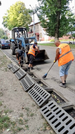 У Краматорську КП «ДРУАС» виконують очищення дощоприймальних колодязів