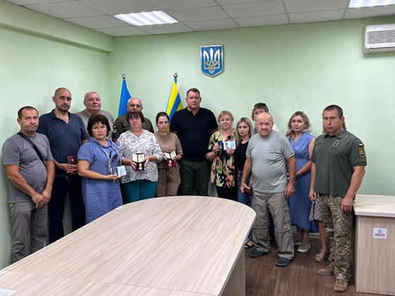 У Краматорську рідним загиблих захисників України передали державні нагороди