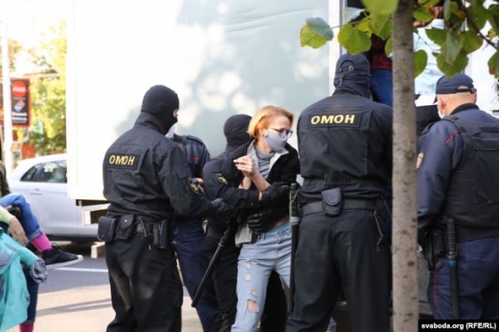 В Минске разогнали женский марш: ОМОН применил силу, некоторых тащили по асфальту