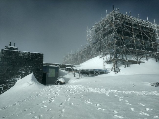 На горе Поп Иван в Карпатах выпало 20 см снега