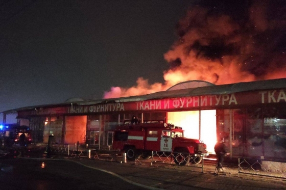 Масштабный пожар на рынке &quot;Барабашово&quot; в Харькове уничтожил 25 павильонов 