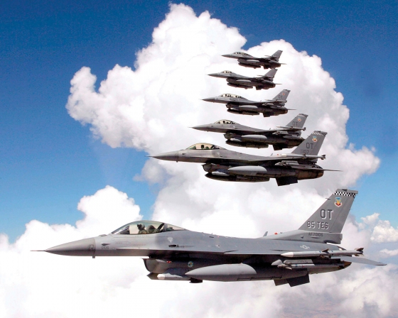 Винищувачі F-16 готові передати Україні кілька європейських країн, але США не дозволяють українським пілотам тренуватися на F-16, - NYT