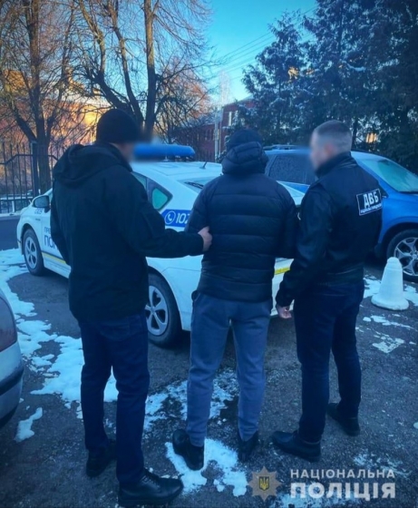 Выследили и напали на копа и его жену: в Ривненской области полицейскому пришлось отстреливаться от хулиганов, трое из них ранены
