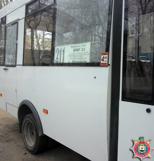 В Мариуполе обстреляли маршрутку. Никто не пострадал