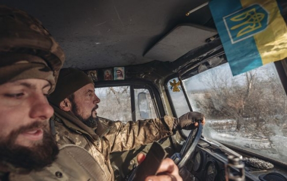 Українські захисники показали, як виглядає &quot;дорога життя&quot; до Бахмута (відео)