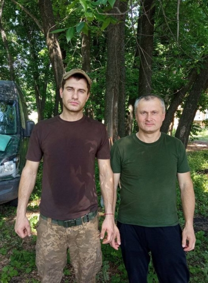 Отец Юрий Стасовский вынес из-под обстрела тело погибшего сына Дмитрия, с которым воевал в одном батальоне, - Бутусов