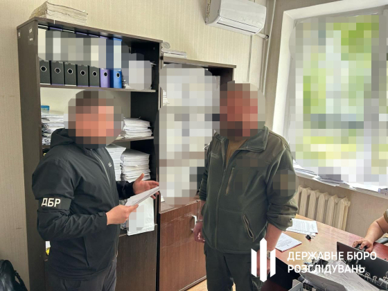 На Донеччині ДБР викрило командира, який незаконно виплатив підлеглій понад 800 тис. грн «фронтових»