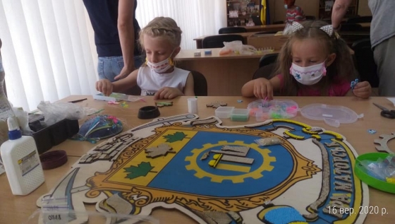 Краматорску на День города подарят большой вышитый герб