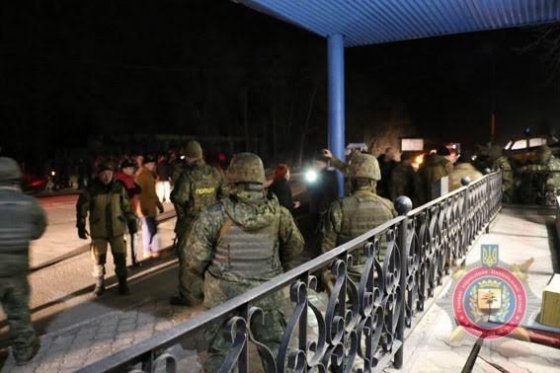 На блокпосте возле Славянска произошел конфликт из за отказа группы вооруженных лиц проходить проверку 