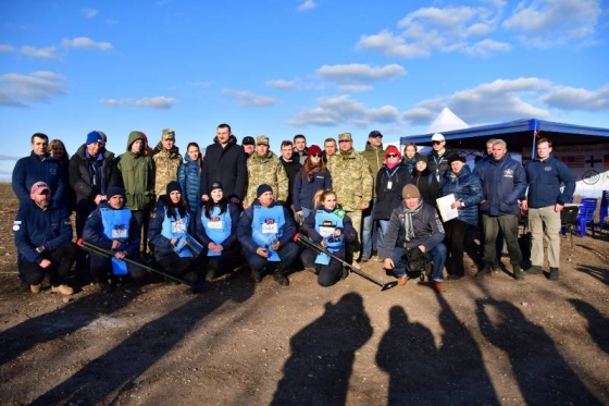 Краматорскому горсовету официально передали первые разминированные участки земли 
