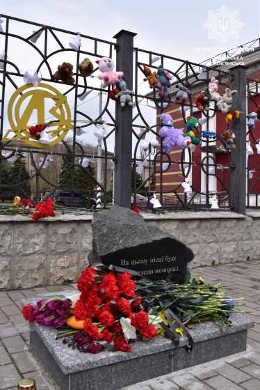 Тепер кожна 9:00 ранку — час, коли ми згадуємо хвилиною мовчання всіх українців, чиє життя забрала війна з росією