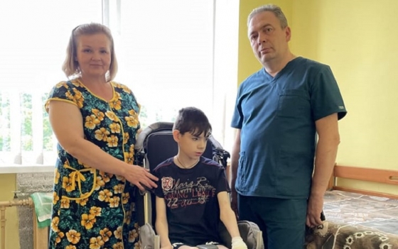 Про те, як лікарі видалили хлопчику з Краматорського району 24-мілімітровий камінь практично без розрізу