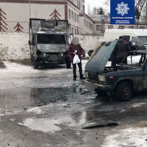 В Краматорске на стоянке сгорели два автомобиля