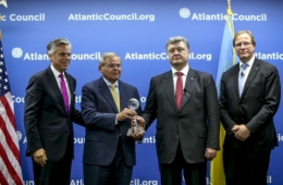 Порошенко в Вашингтоне получил награду &quot;Гражданина мира&quot;