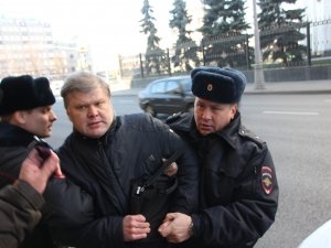 В Москве задержали лидера оппозиционной партии &quot;Яблоко&quot; (видео)