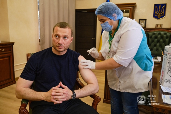 Глава Донецкой ОГА вакцинировался от COVID-19 