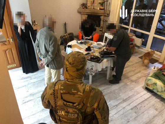 Закупили неякісний одяг для ЗСУ на 200 млн грн: На Дніпропетровщині викрито масштабну оборудку, - ДБР