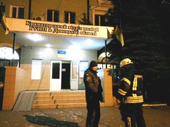 Полиция проверяет информацию о заминировании Краматорского отдела полиции (фото)