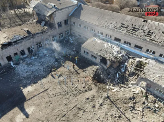 Пошкоджену обстрілом краматорську школу № 1 тимчасово закрили, а учнів і вчителів перевели до школи № 26