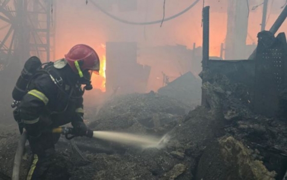Удар по &quot;Епіцентру&quot; стався під час евакуації, 11 співробітників не виходять на зв&#039;язок