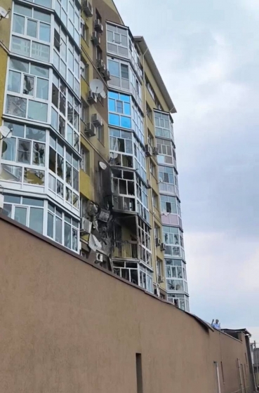 У Воронежі безпілотник врізався у житловий будинок, пролунав вибух