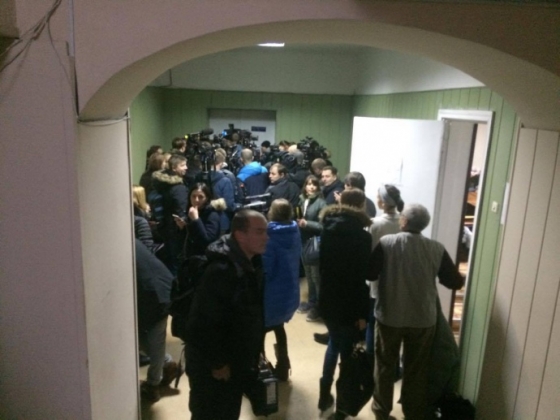 Допрос Януковича вызвал ажиотаж у журналистов, в суде давка