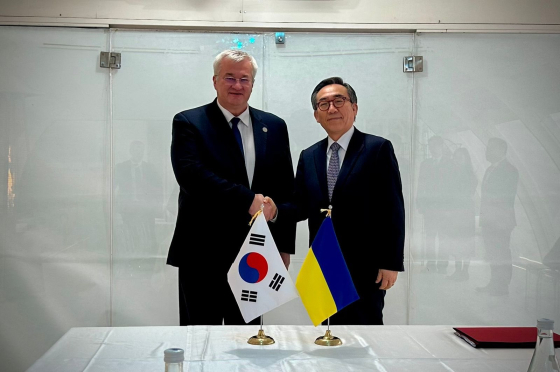 Сибіга обговорив з главою МЗС Південної Кореї Чо Те Юлем розширення співпраці між країнами