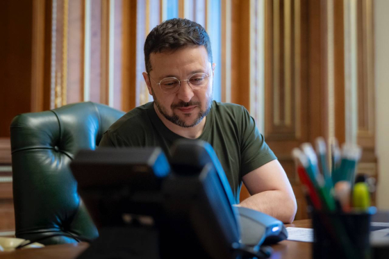 Зеленський провів розмову з Папою Римським: Запросив його здійснити візит в Україну