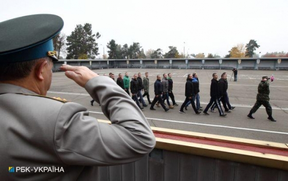 Кабмин утвердил численность осеннего призыва и выделил новобранцам по 4500 гривен