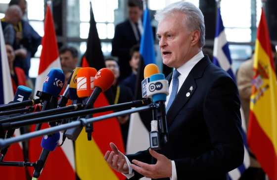Україна своєю кров’ю виграє для нас час, треба діяти, - Науседа
