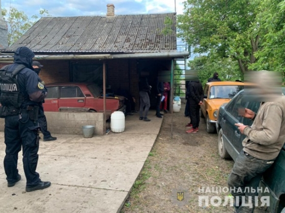 На Волыни пенсионерка держала в трудовом рабстве трех мужчин