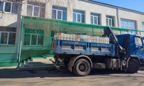  Коммунальные службы установили технические емкости в школах Краматорска 
