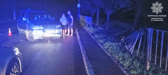 У Краматорську поліціянти виявили водійку з ознаками сп’яніння, яка знесла паркан