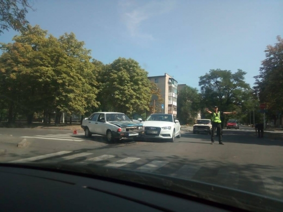 Из-за нарушения требований дорожных знаков в Краматорске произошло ДТП
